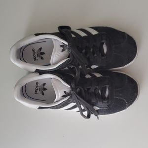 EUC Adidas Gazelle color smoke gray size 1